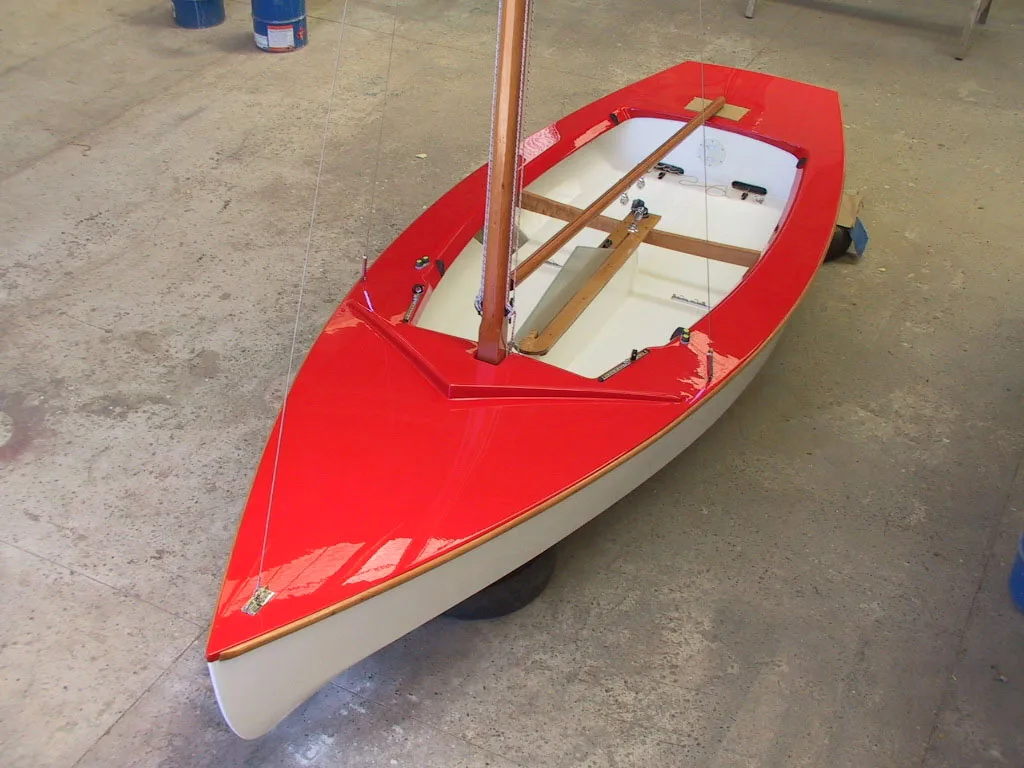 Pirat One-Design construido por CONAVRE en fibra de vidrio