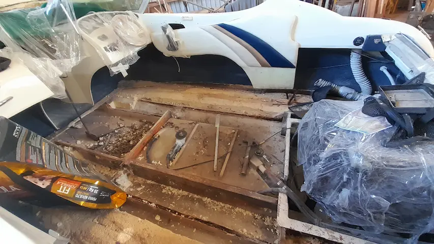 Reparación plataforma lancha Bruce Taylor