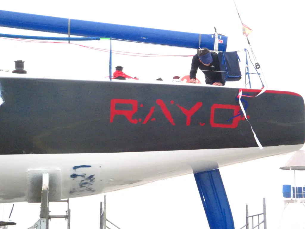 Yacht listo para regata en Club Higuerillas