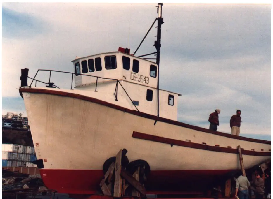 Botadura de embarcación construida en fibra de vidrio
