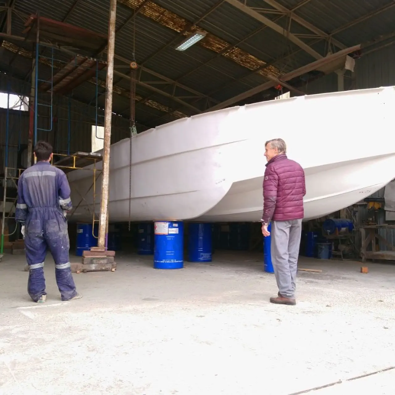 Proceso de laminado de casco de fibra de vidrio